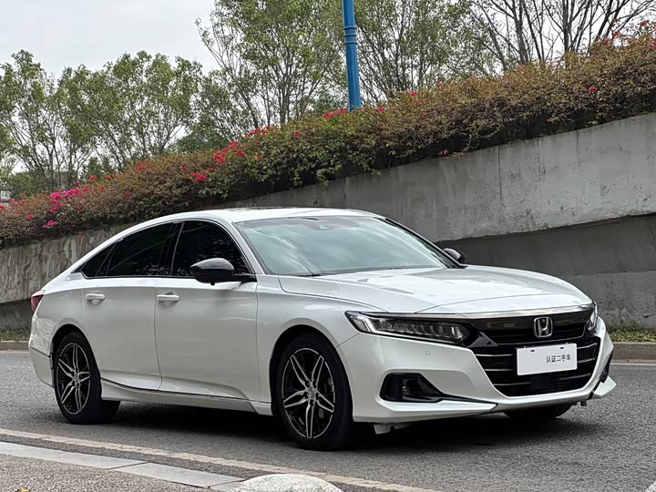 Фото 3 - Honda Accord