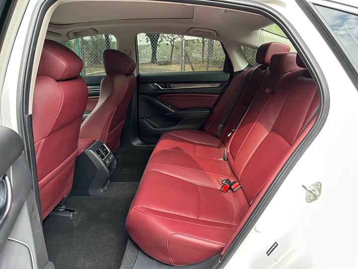 Фото 6 - Honda Accord