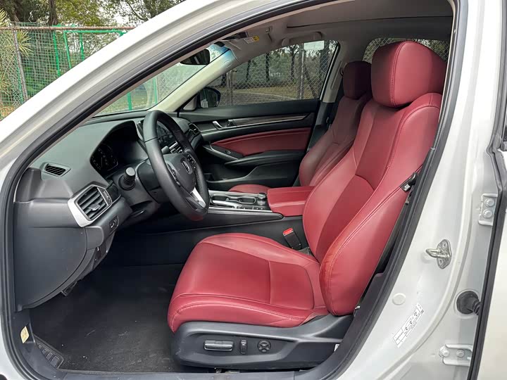 Фото 7 - Honda Accord