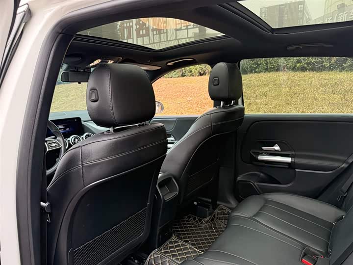 Photo 9 - Mercedes-Benz B-Class