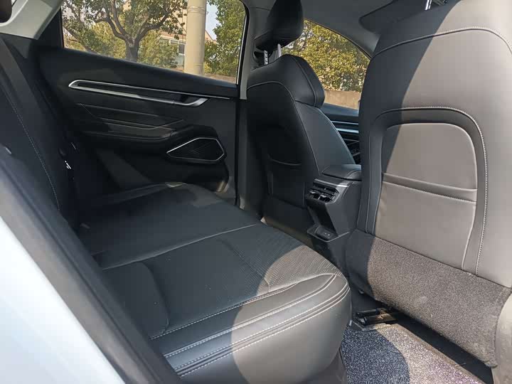 Фото 7 - Geely Emgrand