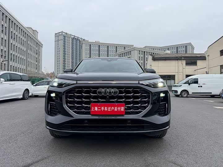 Фото 2 - Audi Q6