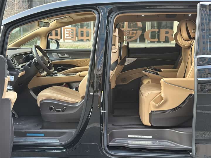 Фото 5 - Denza D9