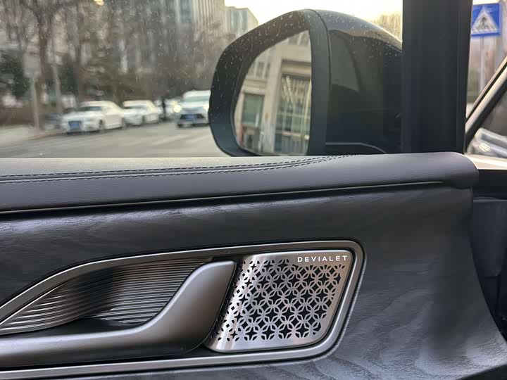 Фото 8 - Denza D9