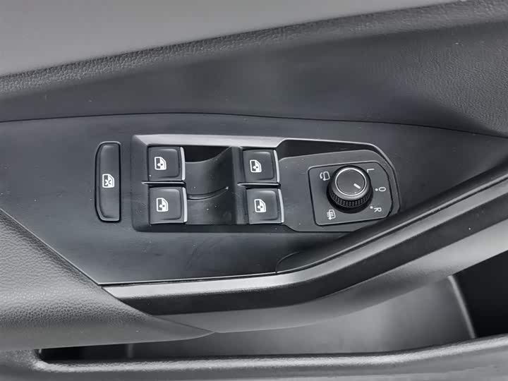 Фото 9 - Volkswagen Sagitar L