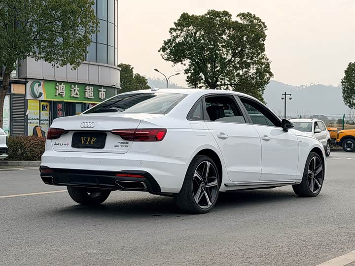 Фото 4 - Audi A4L