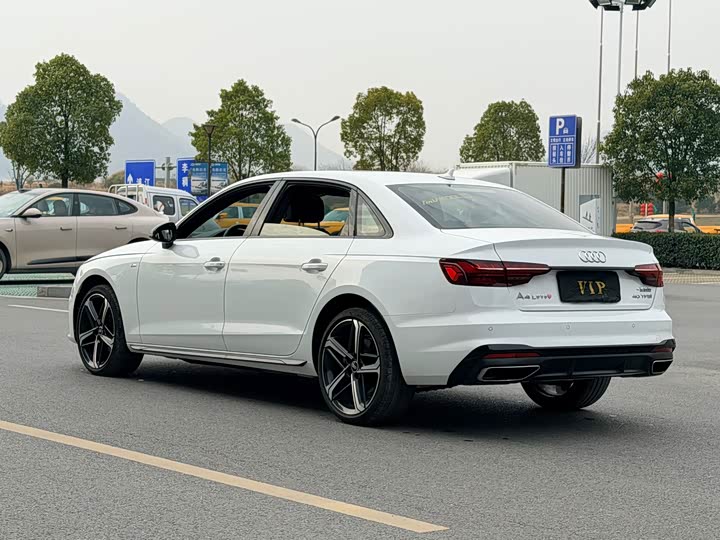 Фото 6 - Audi A4L