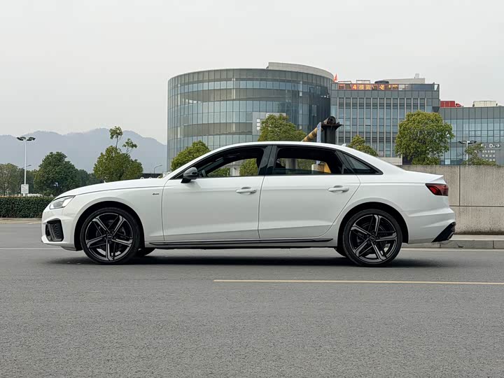 Фото 7 - Audi A4L