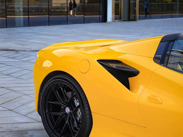 Фото 5 - Ferrari F8