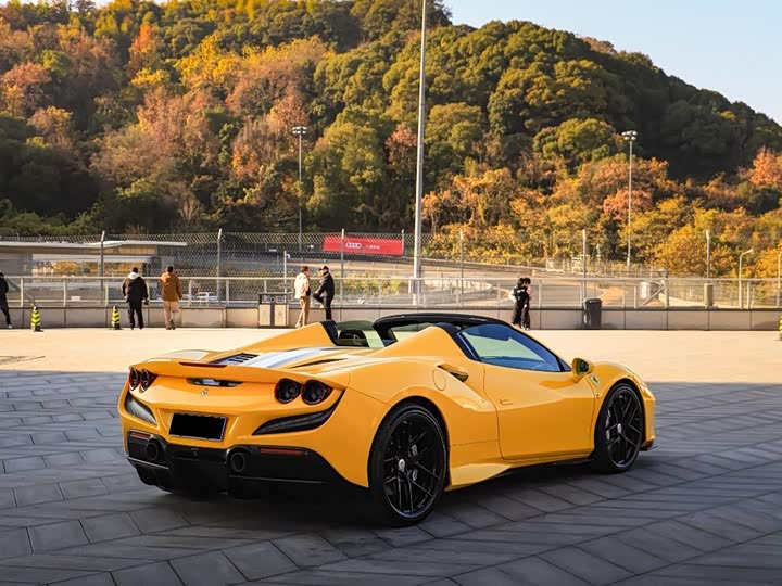 Фото 6 - Ferrari F8
