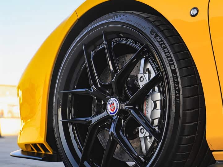 Фото 7 - Ferrari F8