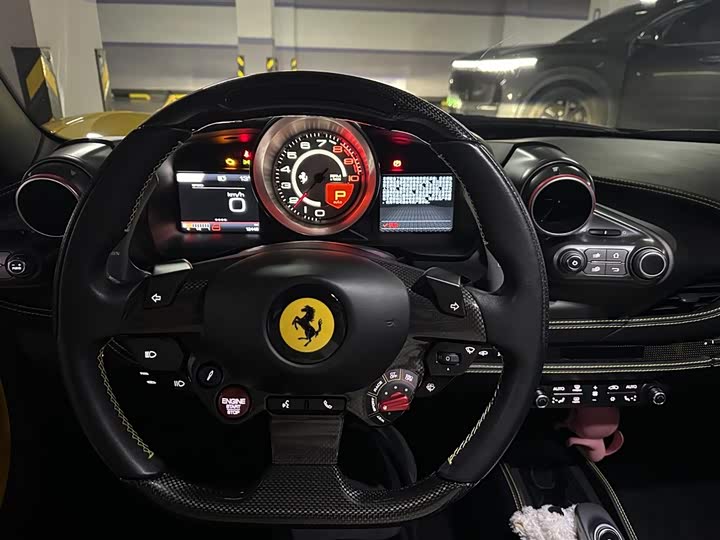 Фото 9 - Ferrari F8