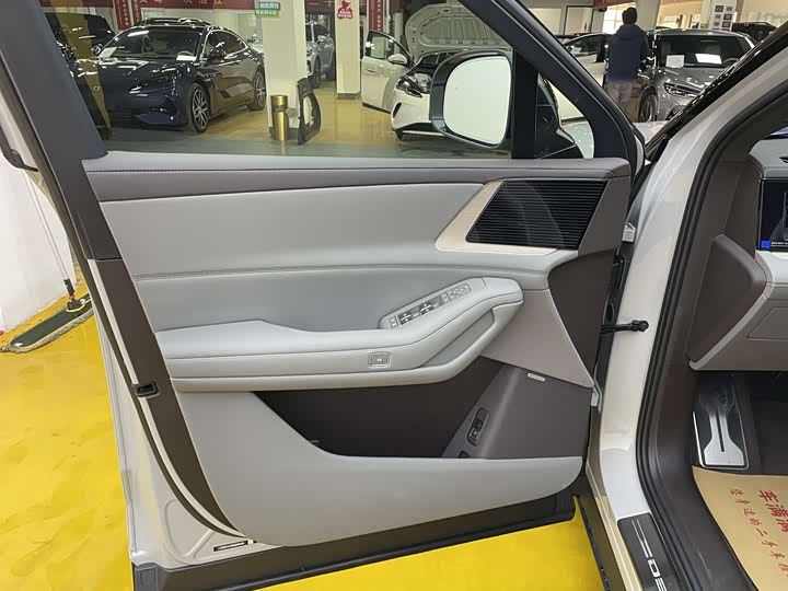 Фото 3 - Denza N8L