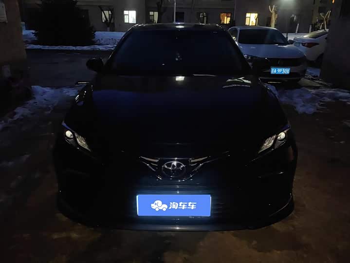 Фото 2 - Toyota Camry