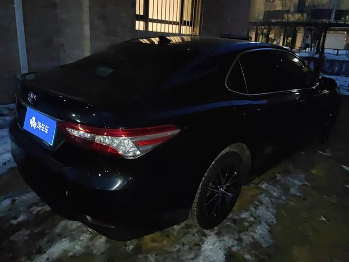 Фото 3 - Toyota Camry