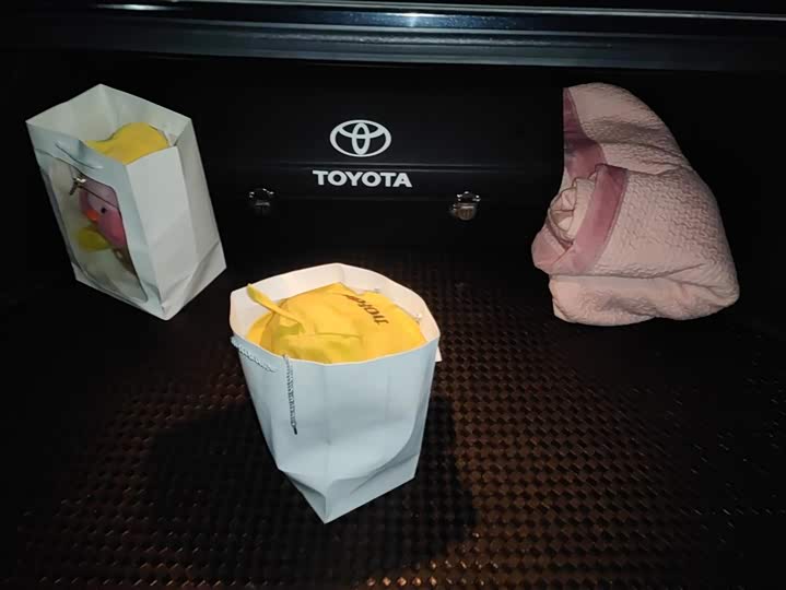 Фото 4 - Toyota Camry