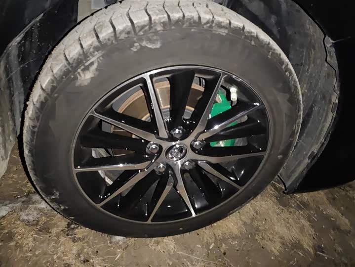 Фото 6 - Toyota Camry