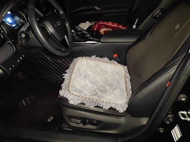 Фото 9 - Toyota Camry