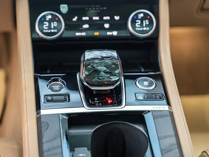 Фото 3 - Jaguar XF L