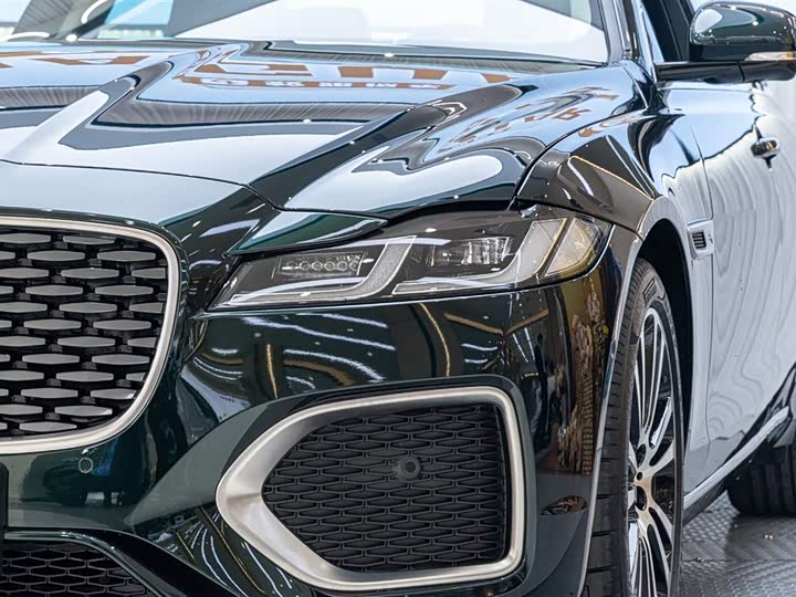 Фото 8 - Jaguar XF L