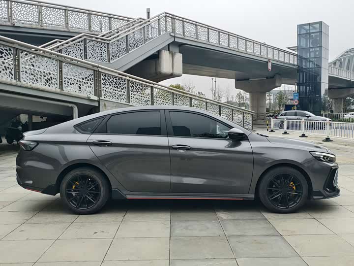 Фото 8 - Geely Binrui