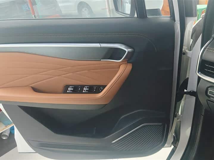 Фото 7 - Geely Atlas L
