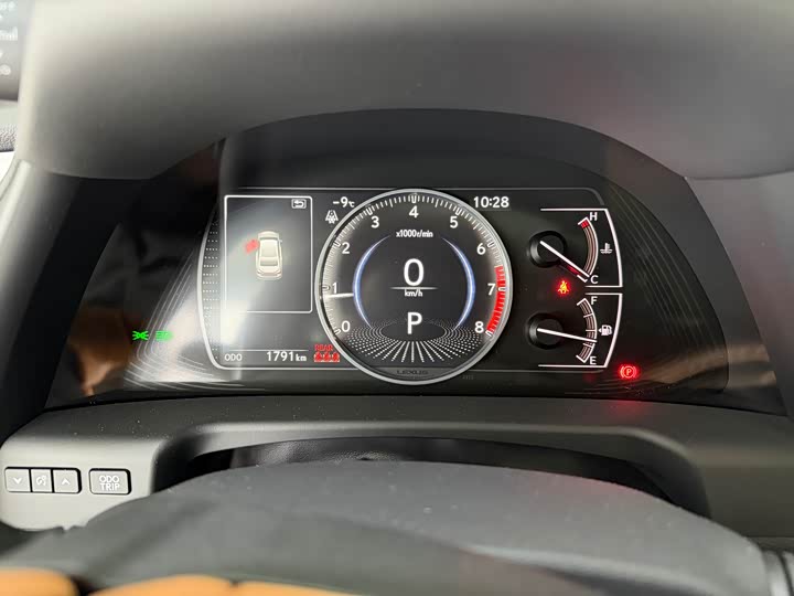 Фото 9 - Lexus ES