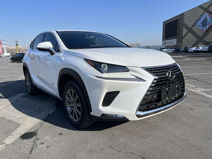 Фото 3 - Lexus NX