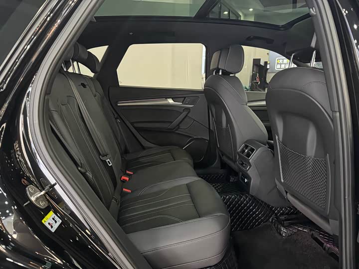 Фото 7 - Audi Q5L