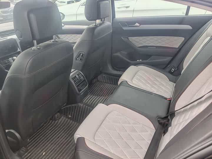 Фото 8 - Volkswagen Magotan