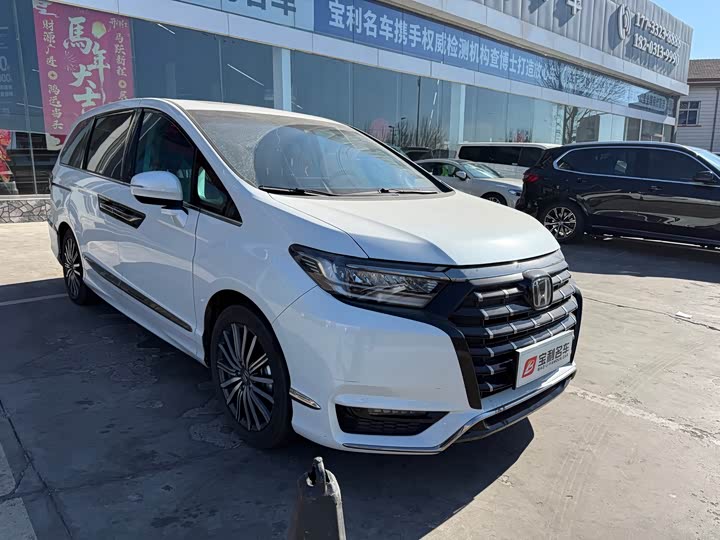 Фото 3 - Honda Elysion