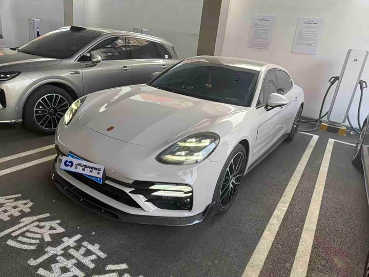 Фото 1 - Porsche Panamera