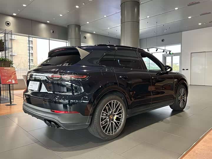 Фото 3 - Porsche Cayenne Hybrid