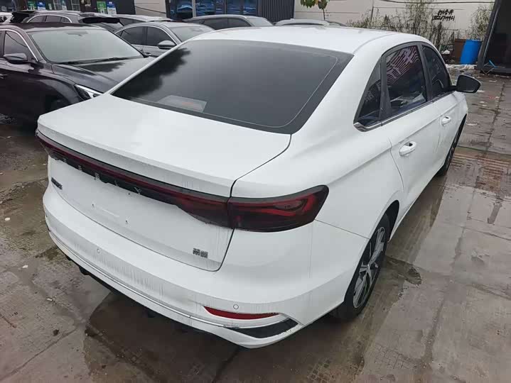 Фото 8 - Geely Emgrand