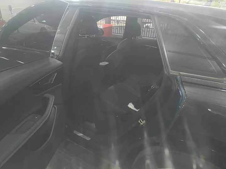 Фото 5 - Audi Q8