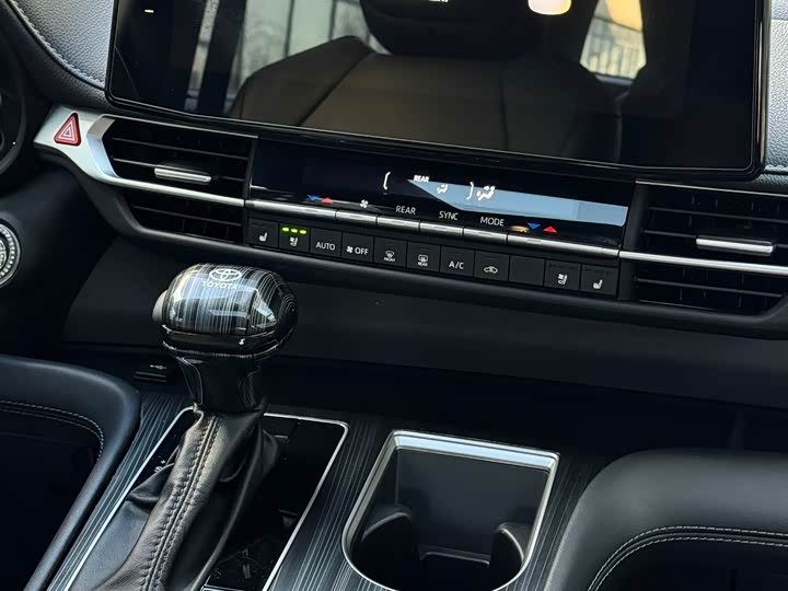 Фото 6 - Toyota Sienna