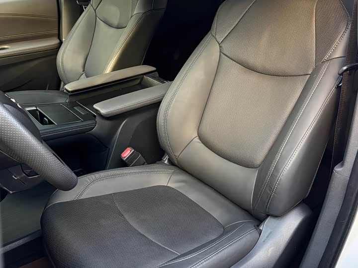 Фото 8 - Toyota Sienna