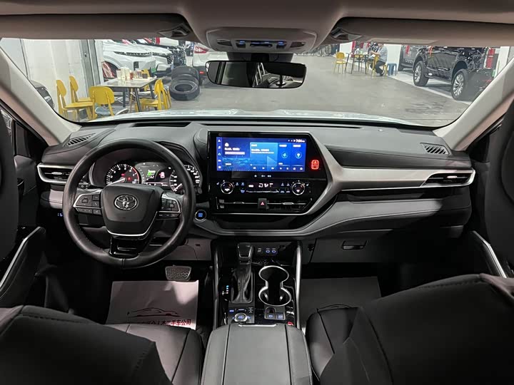 Фото 7 - Toyota Highlander