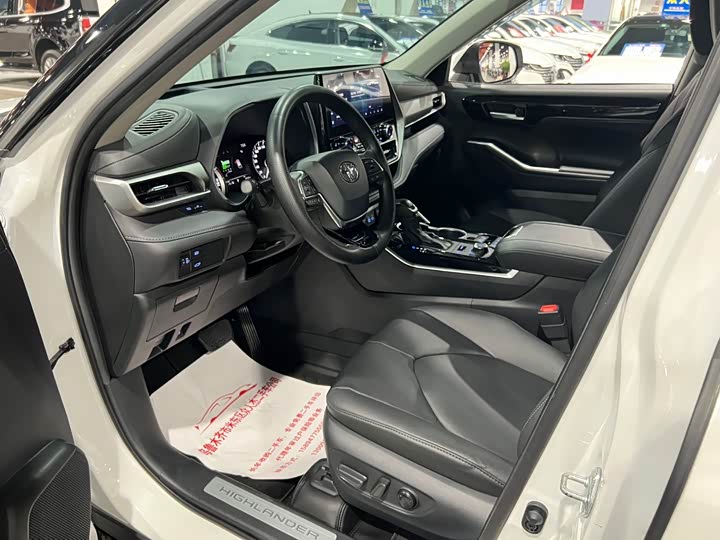 Фото 8 - Toyota Highlander