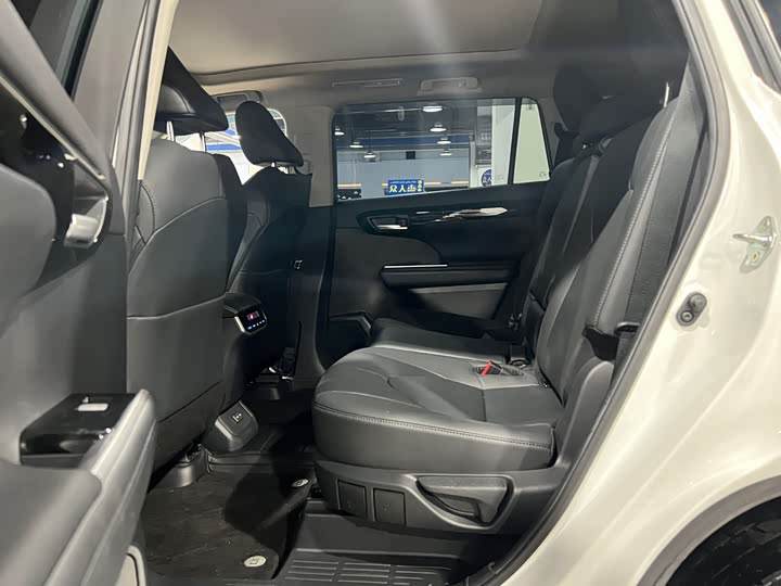 Фото 9 - Toyota Highlander