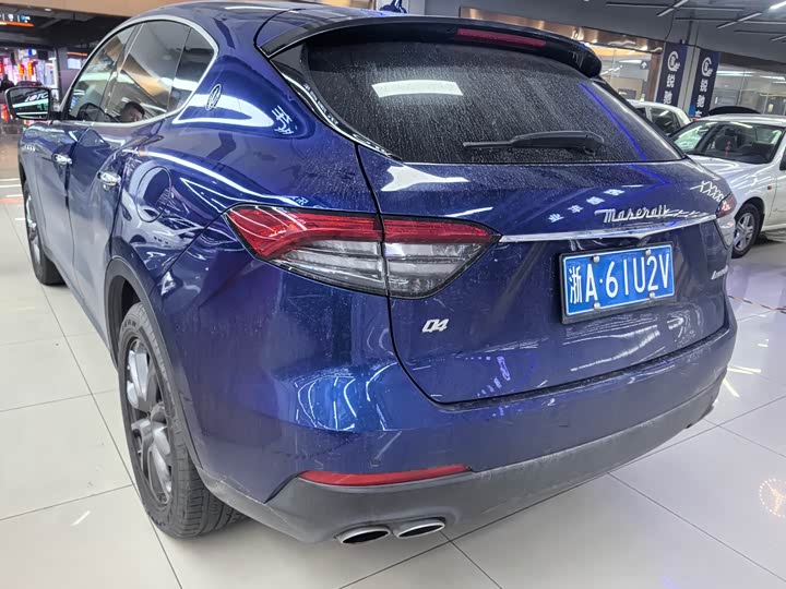 Фото 2 - Maserati Levante