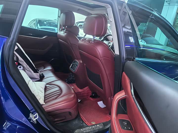 Фото 6 - Maserati Levante