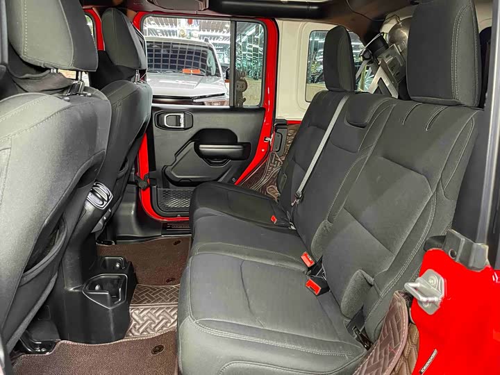 Фото 7 - Jeep Wrangler