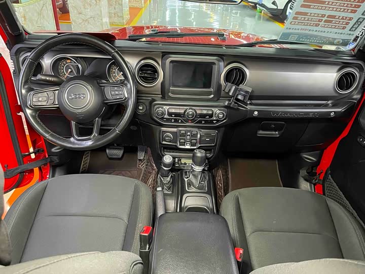 Фото 9 - Jeep Wrangler