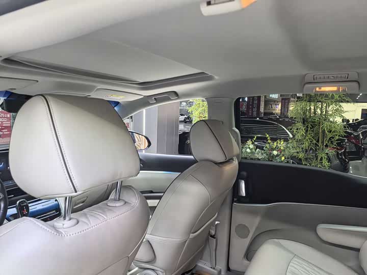 Фото 5 - Buick GL8 ES