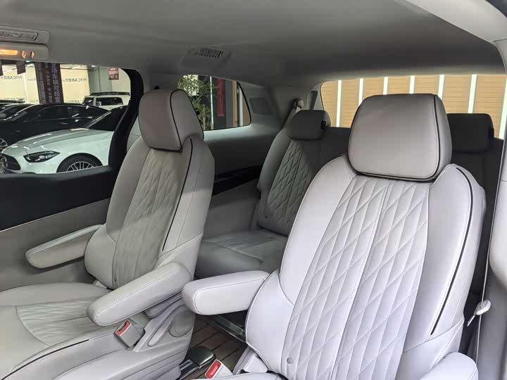 Фото 6 - Buick GL8 ES