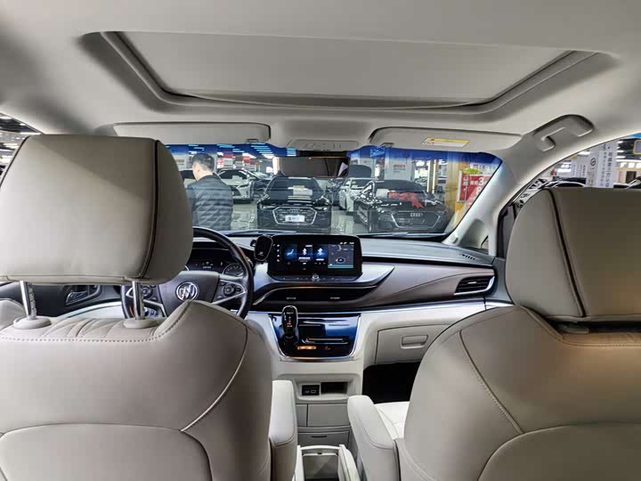 Фото 7 - Buick GL8 ES