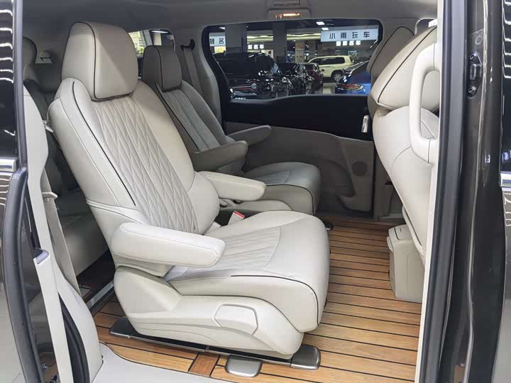 Фото 9 - Buick GL8 ES