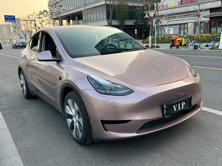 Фото 3 - Tesla Model Y