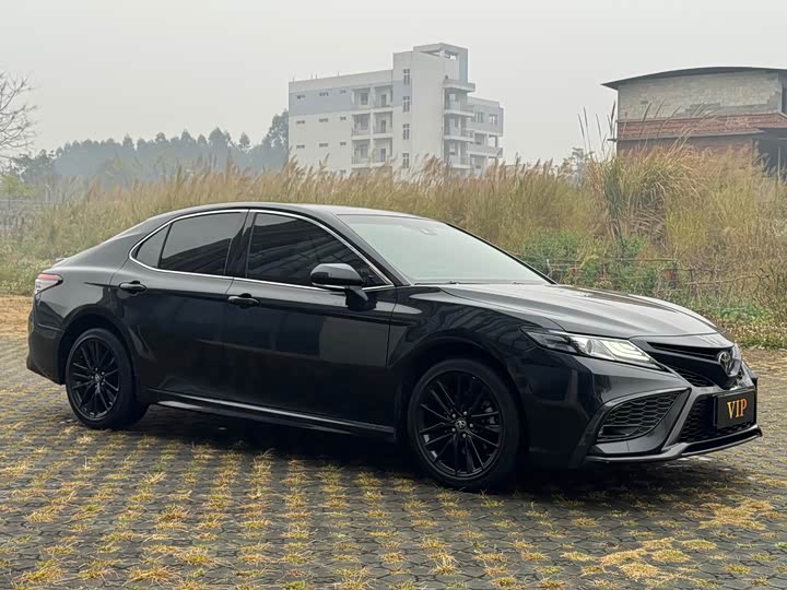 Фото 3 - Toyota Camry